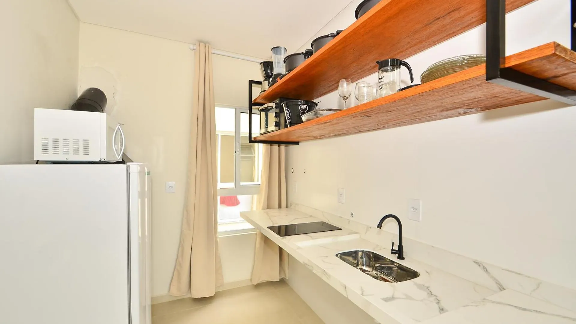 Florianópolis Inhome: Estudio Superior4, Style No Campeche N1595 דירה